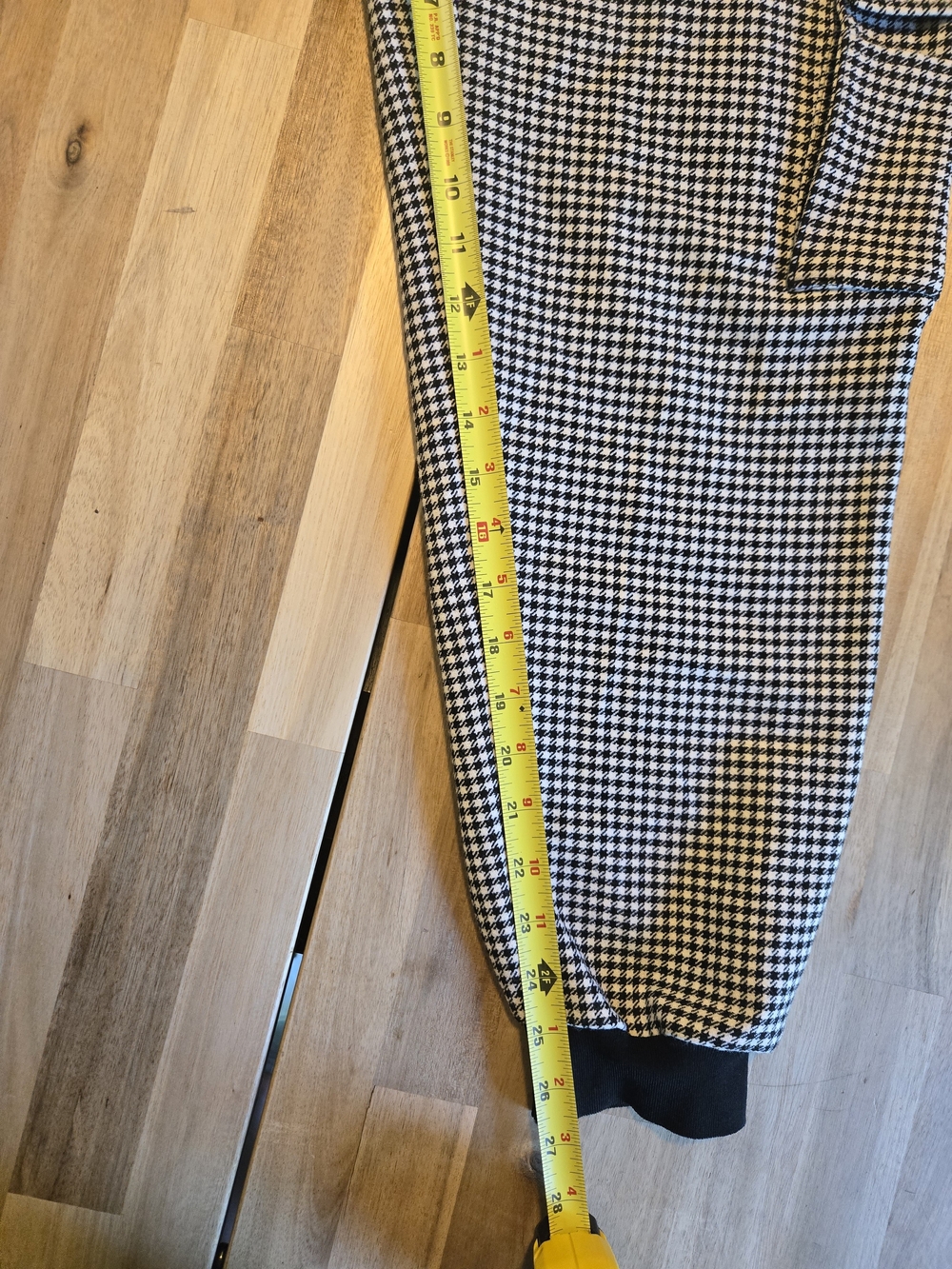 Alice + Olivia Black and White Houndstooth Cargo Joggers - Picture 6 of 10
